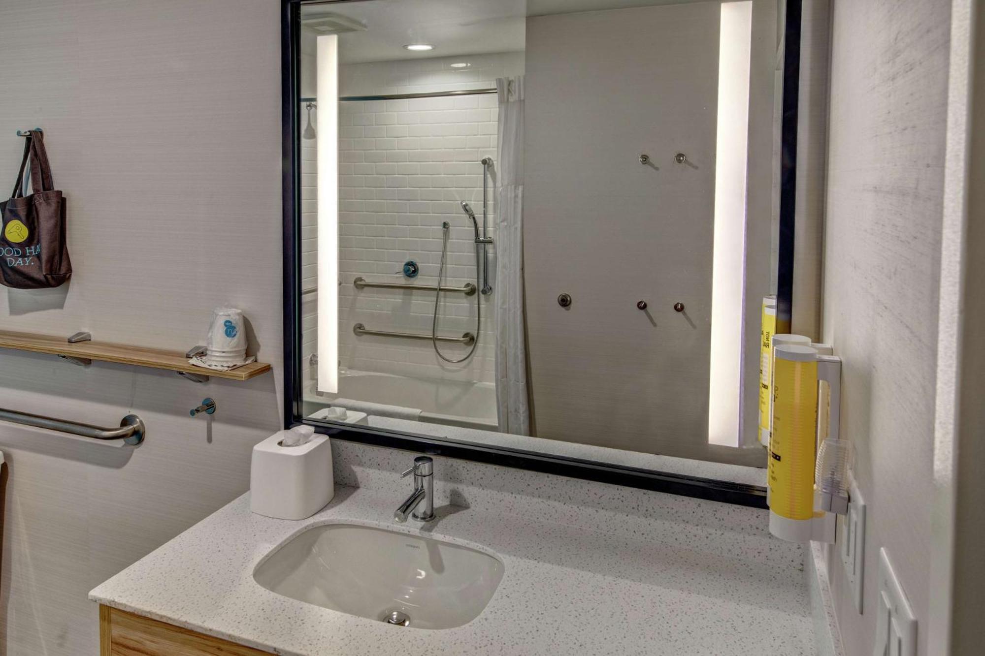 Hotel Tru By Hilton Roanoke Hollins Esterno foto